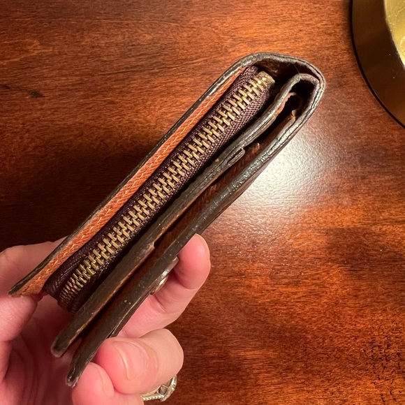 Louis Vuitton bi fold monogram canvas wallet - Picture 6 of 9